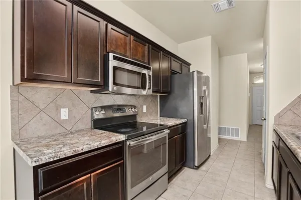 $1,575 | 112 Hondo Gap Lane, Jarrell, TX 76537