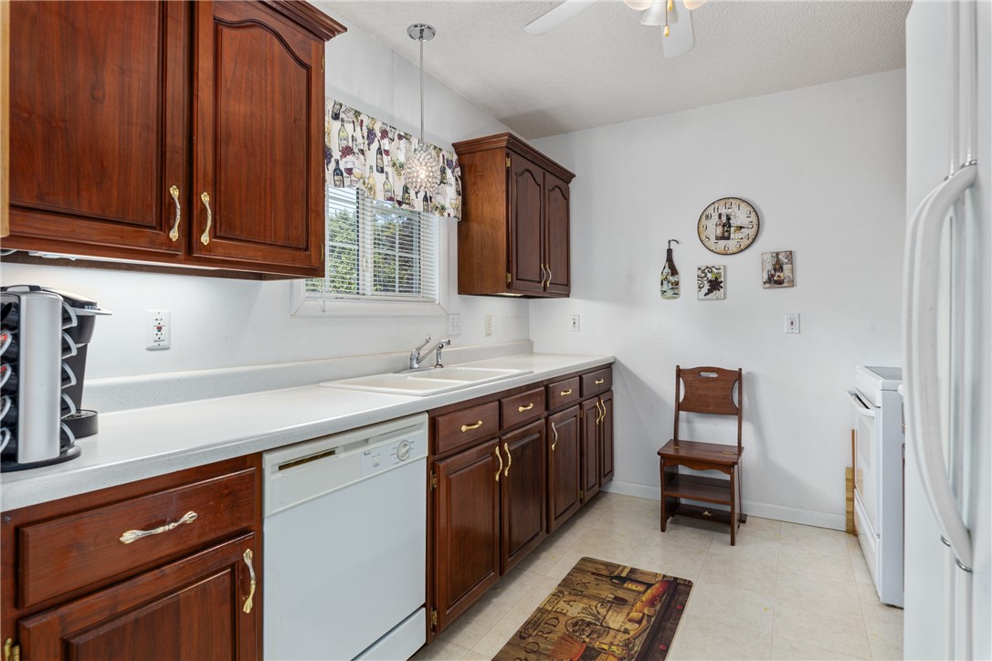 305 Wall Street Findlay, IL 62534 - Photo 8 of 22
