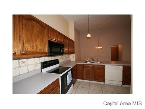 2402 Checkerberry Lane Springfield, IL 62711 - Photo 2 of 11