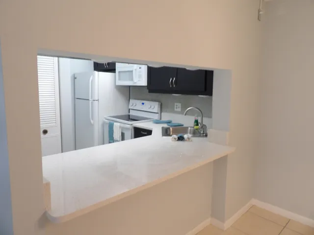 $2,000 | 618 Sea Pine Way, Unit E1, Greenacres, FL 33415