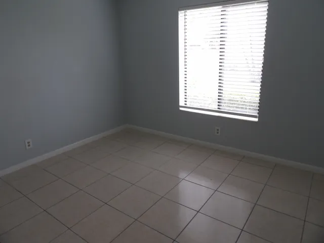 $2,000 | 618 Sea Pine Way, Unit E1, Greenacres, FL 33415