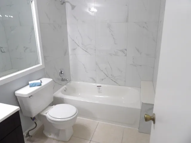 $2,000 | 618 Sea Pine Way, Unit E1, Greenacres, FL 33415