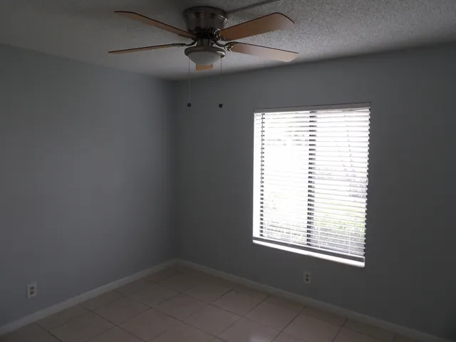 $2,000 | 618 Sea Pine Way, Unit E1, Greenacres, FL 33415