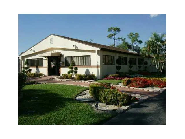 $2,000 | 618 Sea Pine Way, Unit E1, Greenacres, FL 33415