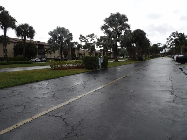 $2,000 | 618 Sea Pine Way, Unit E1, Greenacres, FL 33415