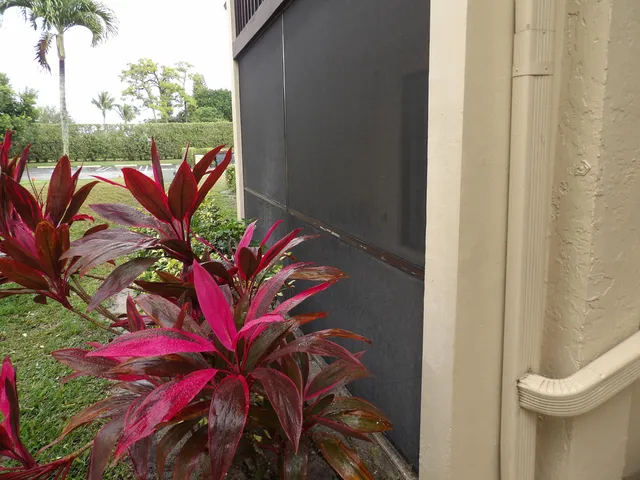 $2,000 | 618 Sea Pine Way, Unit E1, Greenacres, FL 33415