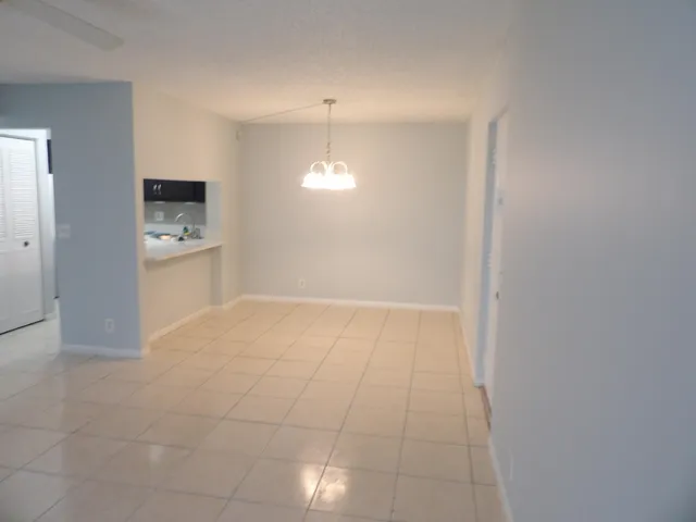 $2,000 | 618 Sea Pine Way, Unit E1, Greenacres, FL 33415