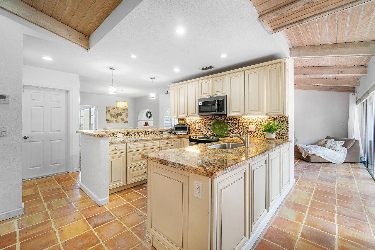 21077 Escondido Way Boca Raton, FL 33433 - Photo 11 of 37 011-21077EscondidoWay-BocaRaton-FL-small