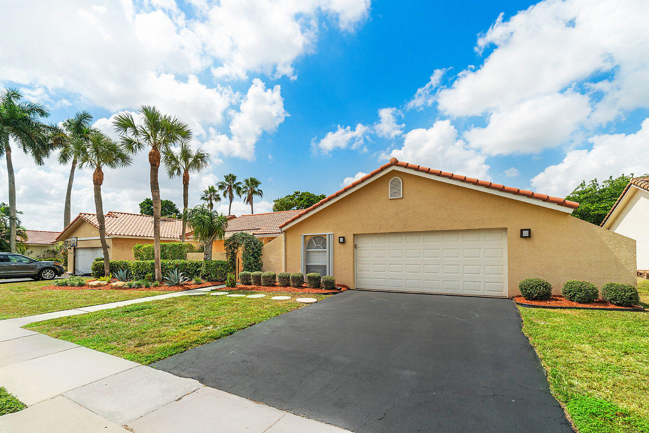 21077 Escondido Way Boca Raton, FL 33433 - Photo 2 of 37 001-21077EscondidoWay-BocaRaton-FL-small