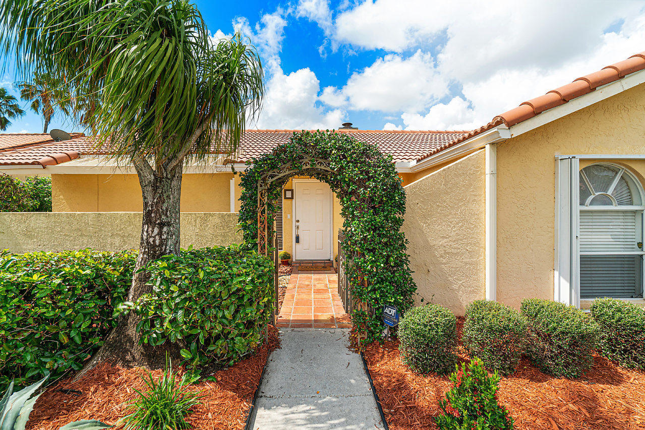 21077 Escondido Way Boca Raton, FL 33433 - Photo 4 of 37 004-21077EscondidoWay-BocaRaton-FL-small