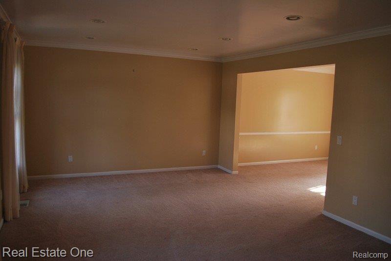29495 Parkside Farmington, MI 48331 - Photo 13 of 25 Living Area