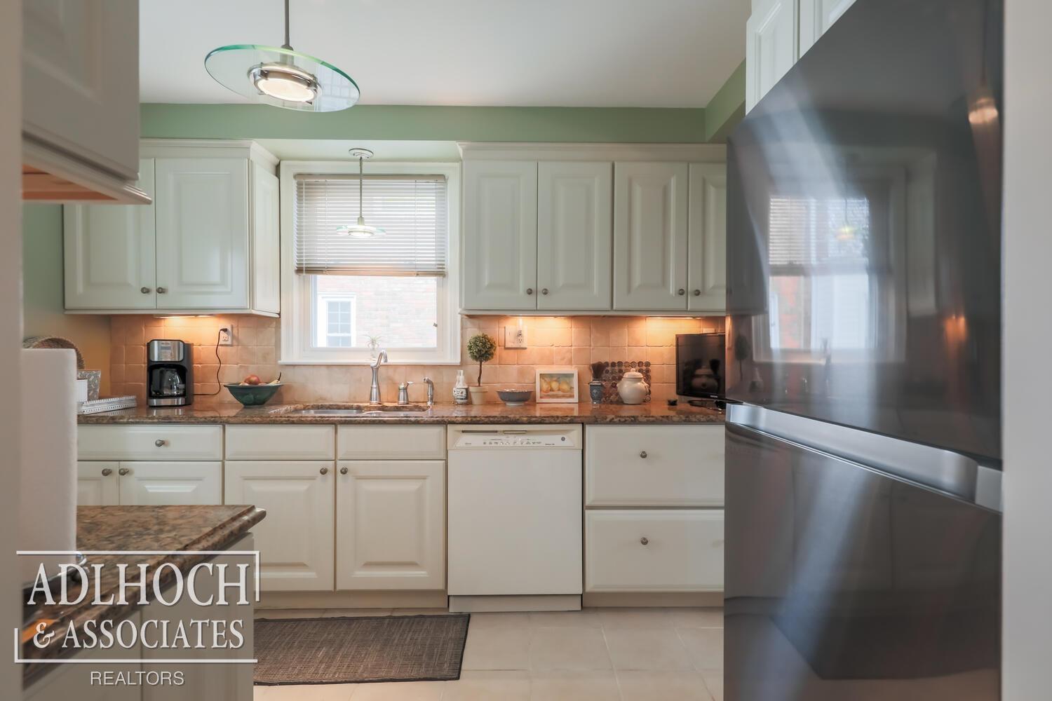 623 Barrington Road Grosse Pointe Park, MI 48230 - Photo 9 of 18