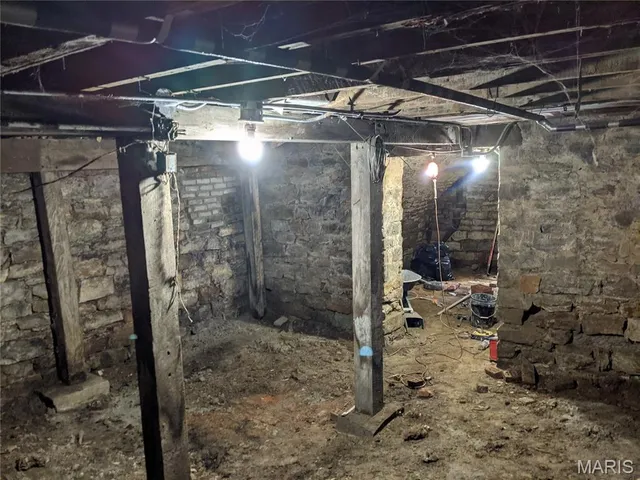 $199,000 | 204 West Main Street, Belleville, IL 62220