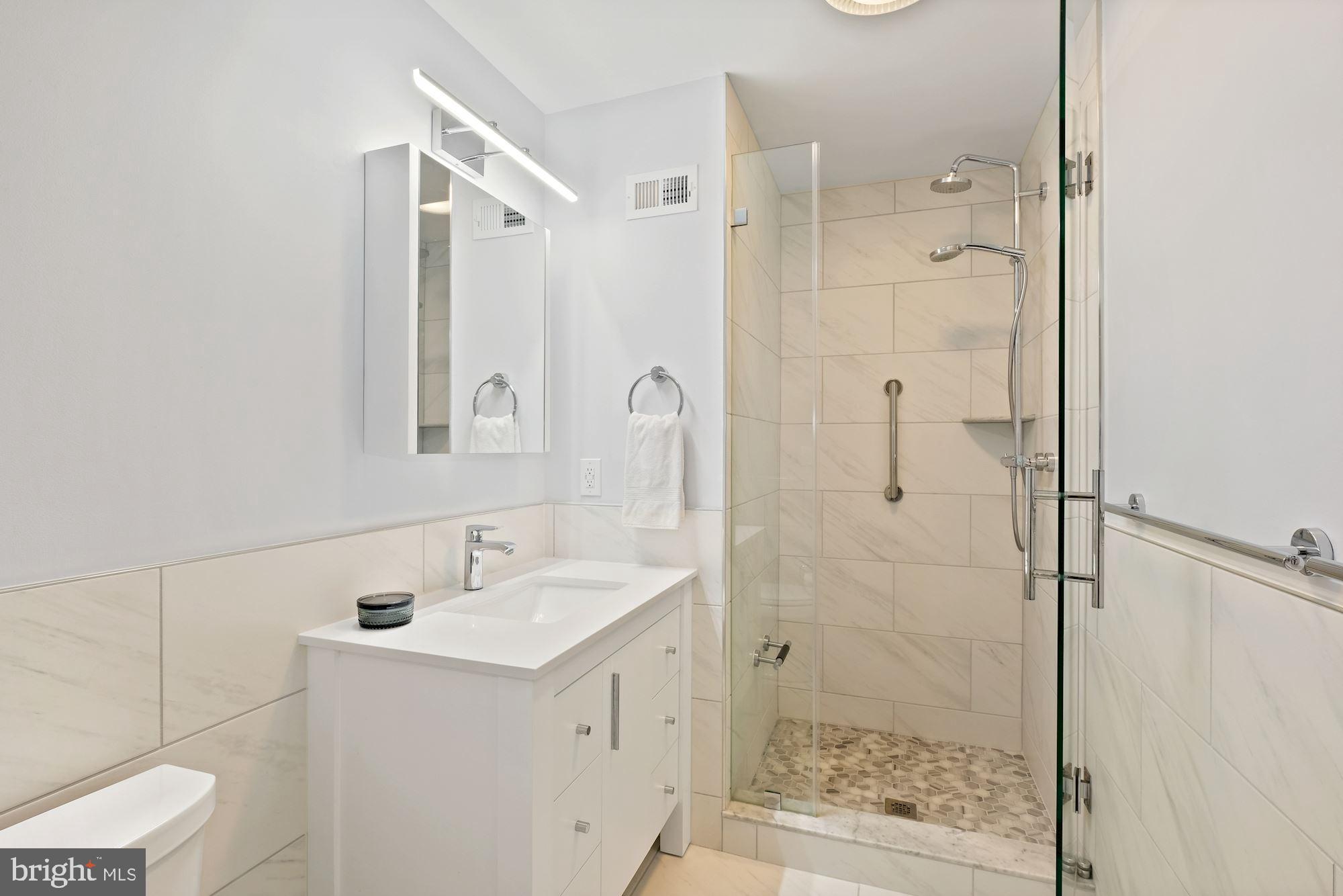11833 Hunting Ridge Court Potomac, MD 20854 - Photo 31 of 50 Bedroom #2 En-suite bath