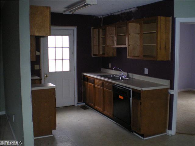 3109 Triangle Lake Road High Point, NC 27260 - Photo 2 of 4 Kitchen.
