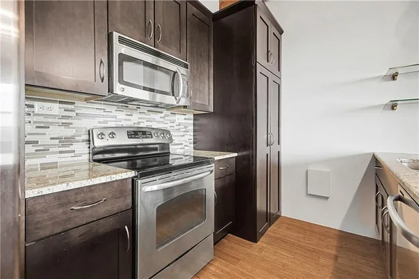 $179,000 | 706 Broadway Boulevard, Unit 503, Kansas City, MO 64105