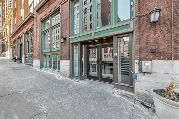 $179,000 | 706 Broadway Boulevard, Unit 503, Kansas City, MO 64105