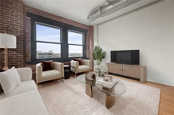 $179,000 | 706 Broadway Boulevard, Unit 503, Kansas City, MO 64105