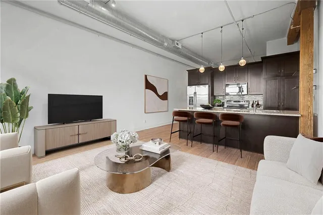 $179,000 | 706 Broadway Boulevard, Unit 503, Kansas City, MO 64105