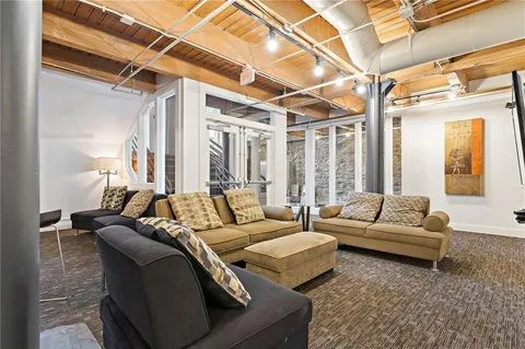 $179,000 | 706 Broadway Boulevard, Unit 503, Kansas City, MO 64105