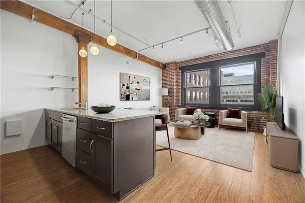 $179,000 | 706 Broadway Boulevard, Unit 503, Kansas City, MO 64105