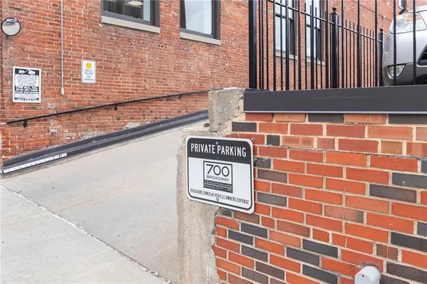 $179,000 | 706 Broadway Boulevard, Unit 503, Kansas City, MO 64105