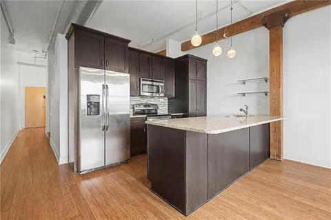 $179,000 | 706 Broadway Boulevard, Unit 503, Kansas City, MO 64105