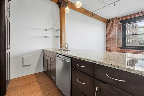 $179,000 | 706 Broadway Boulevard, Unit 503, Kansas City, MO 64105