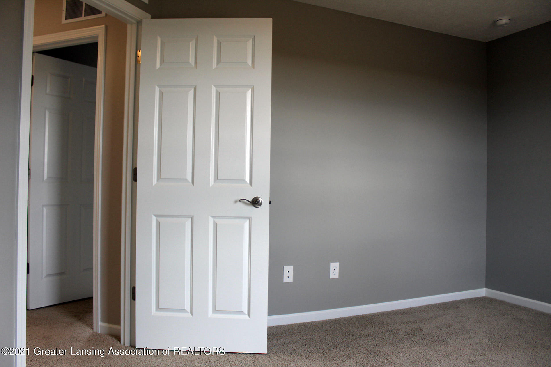 4449 Dell Road Lansing, MI 48911 - Photo 25 of 34 IMG_0790