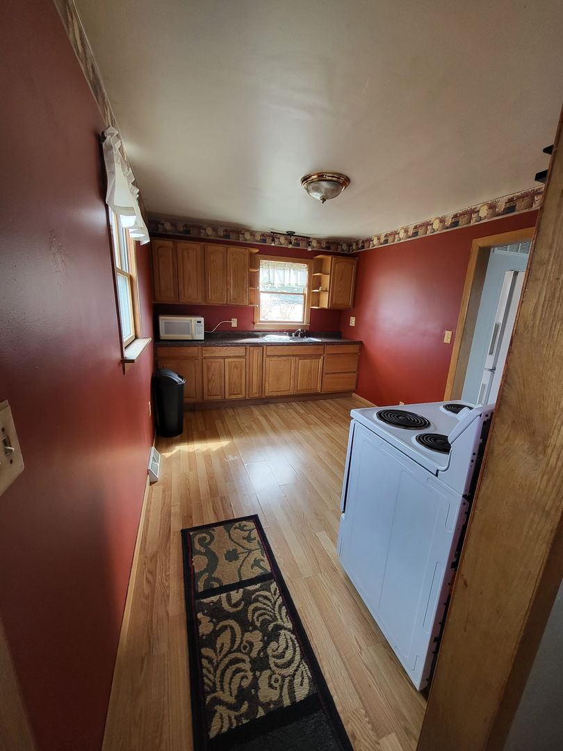 1884 Banks Road Erie, IL 61250 - Photo 7 of 12 a living room with furniture