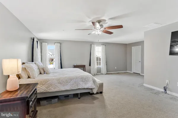 a en suite bathroom with a double vanity sink and a mirror