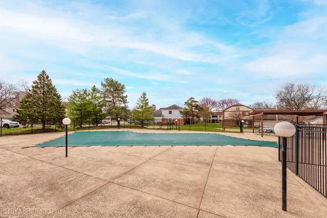 $259,000 | 1321 7 Pines Road, Unit C1, Schaumburg, IL 60193