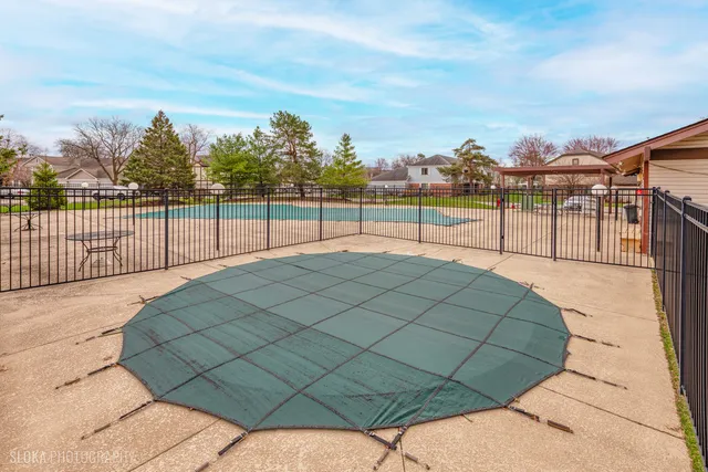$259,000 | 1321 7 Pines Road, Unit C1, Schaumburg, IL 60193
