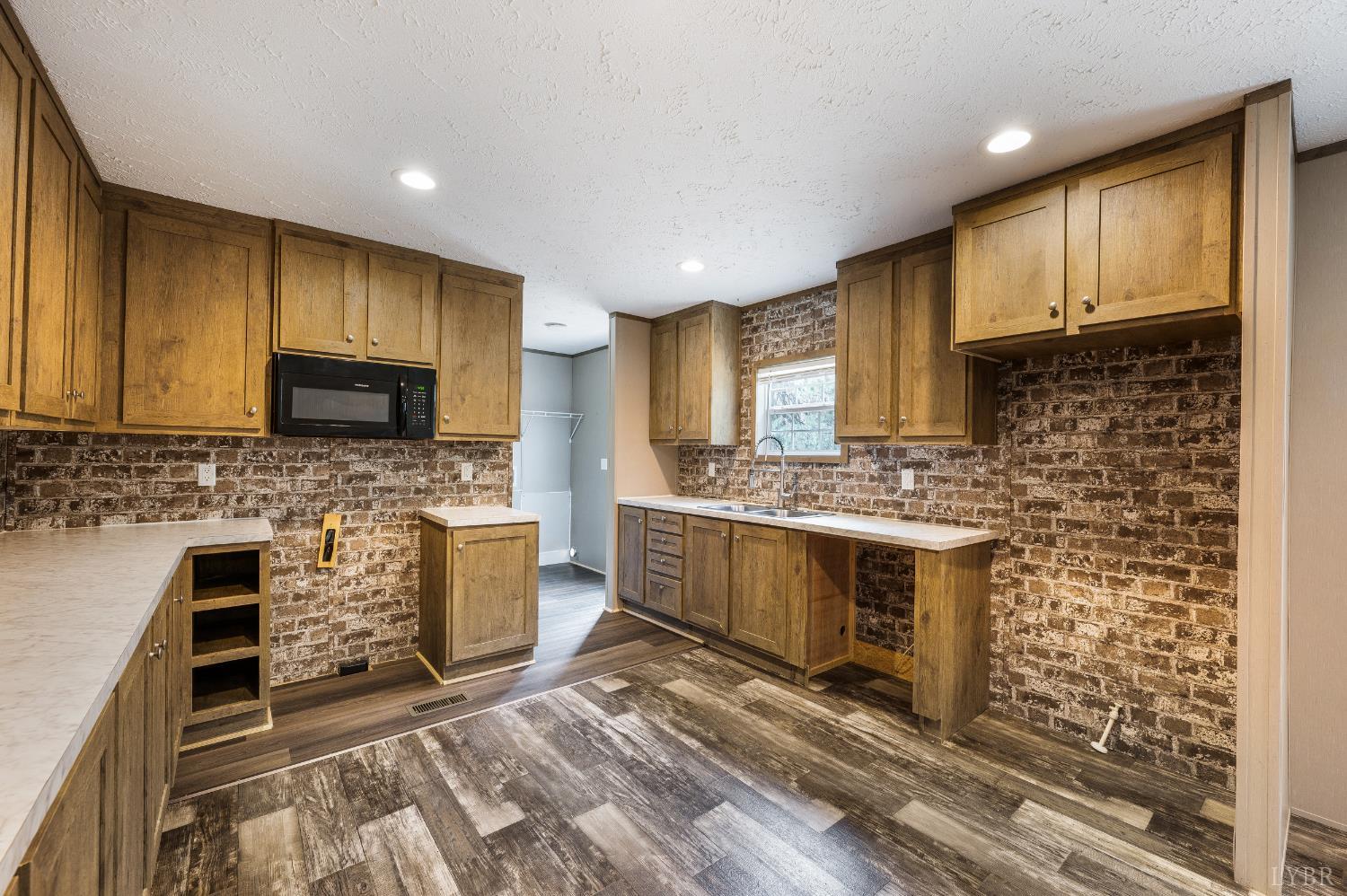 3655 Midway Road Gretna, VA 24557 - Photo 8 of 37