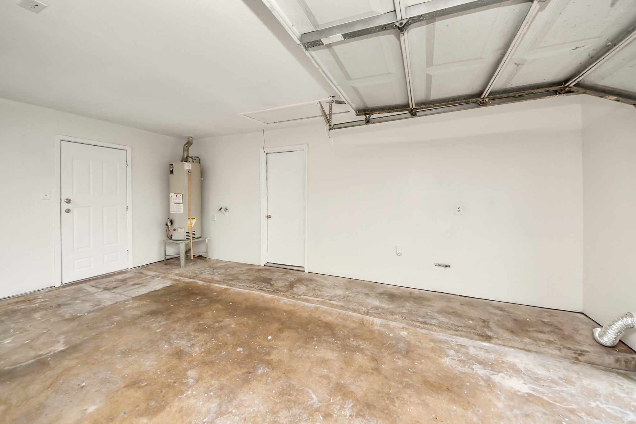 1139 Hartwick Road Houston, TX 77037 - Photo 11 of 38 a view of a room with an empty space