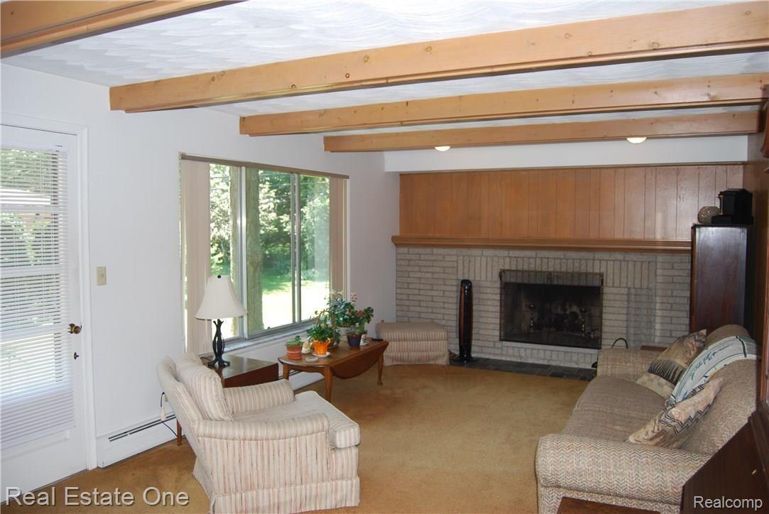 850 Wilwood Road Rochester, MI 48309 - Photo 9 of 19 Family Room exists to Patio
