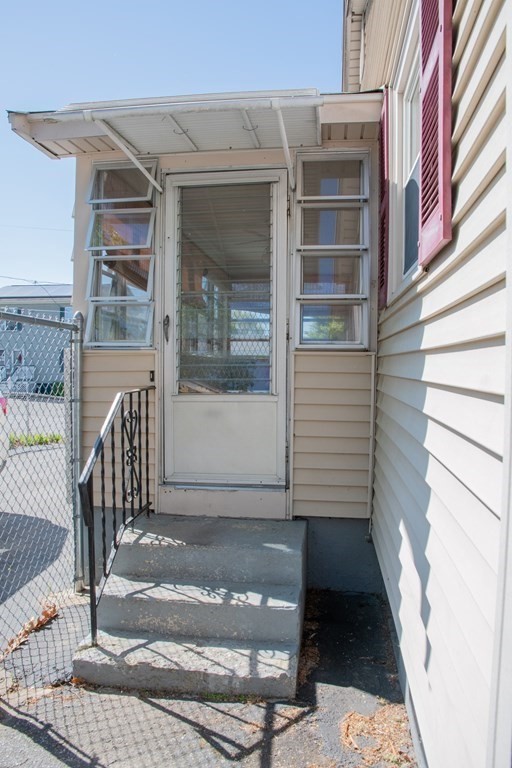 113 Hally Road Lowell, MA 01854 - Photo 5 of 19