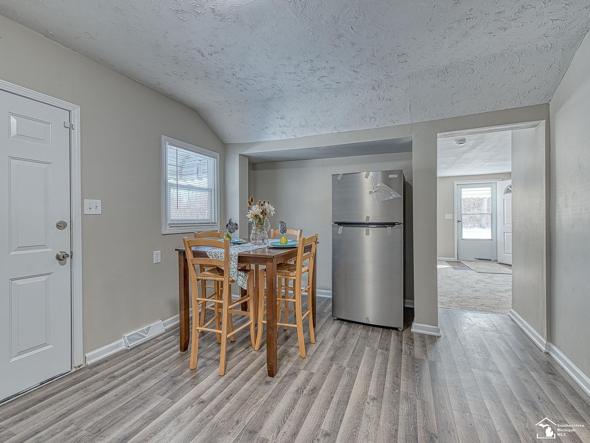19106 Sylvia Road Romulus, MI 48174 - Photo 8 of 29 50174909-8ac64fd8-26bd-49bd-a2c6-1c92800db33e.JPG