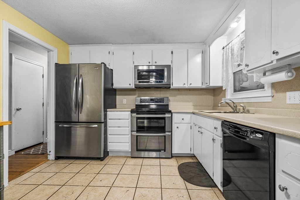 44 Larnis Road Framingham, MA 01701 - Photo 8 of 30 Gallery Image 8