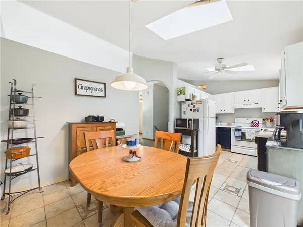 $2,200 | 44 Carriage Lane, South Kingstown, RI 02881
