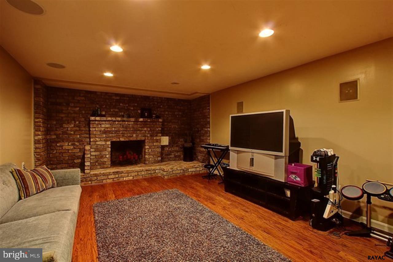 612 Tracey Road Hanover, PA 17331 - Photo 18 of 24