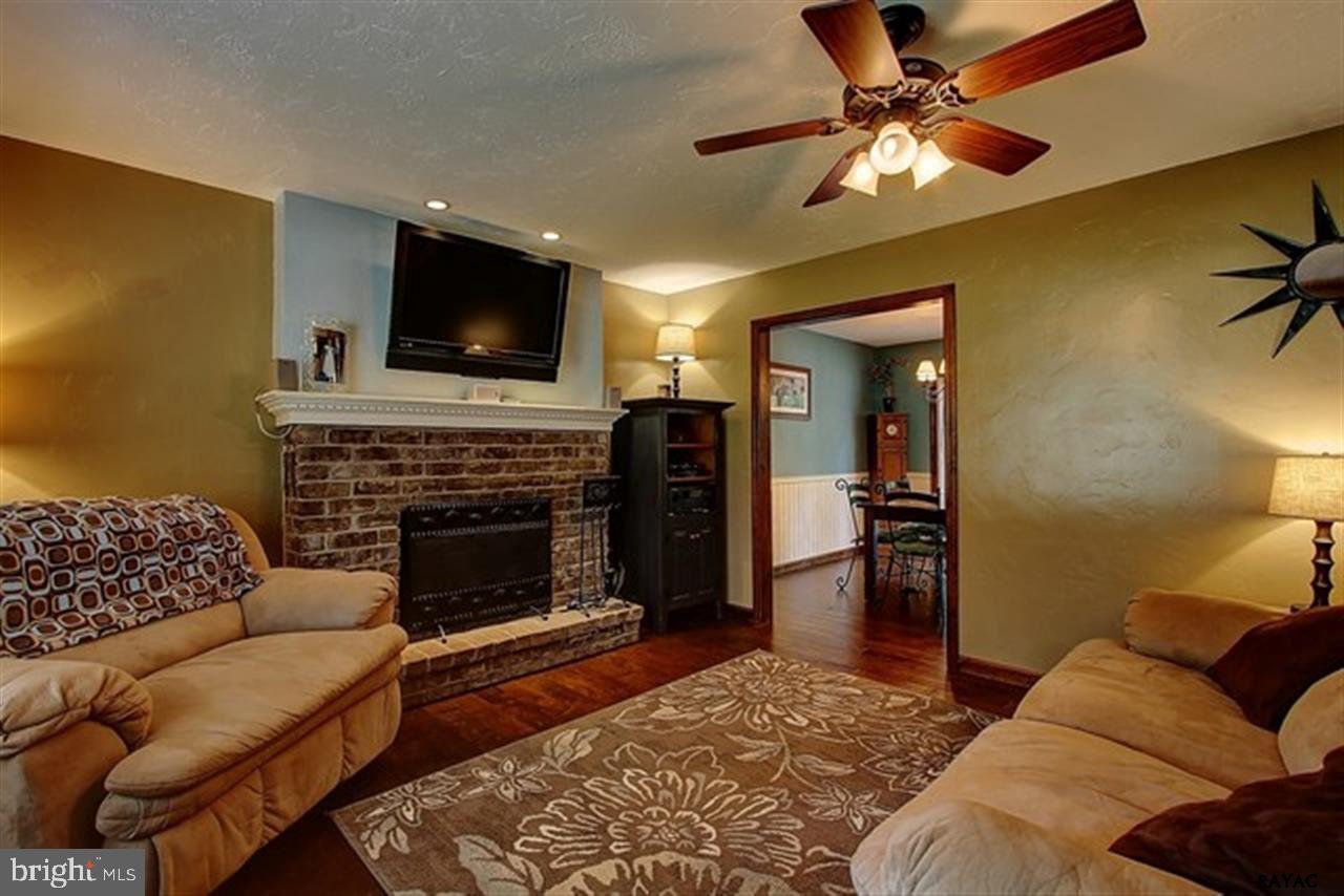 612 Tracey Road Hanover, PA 17331 - Photo 4 of 24