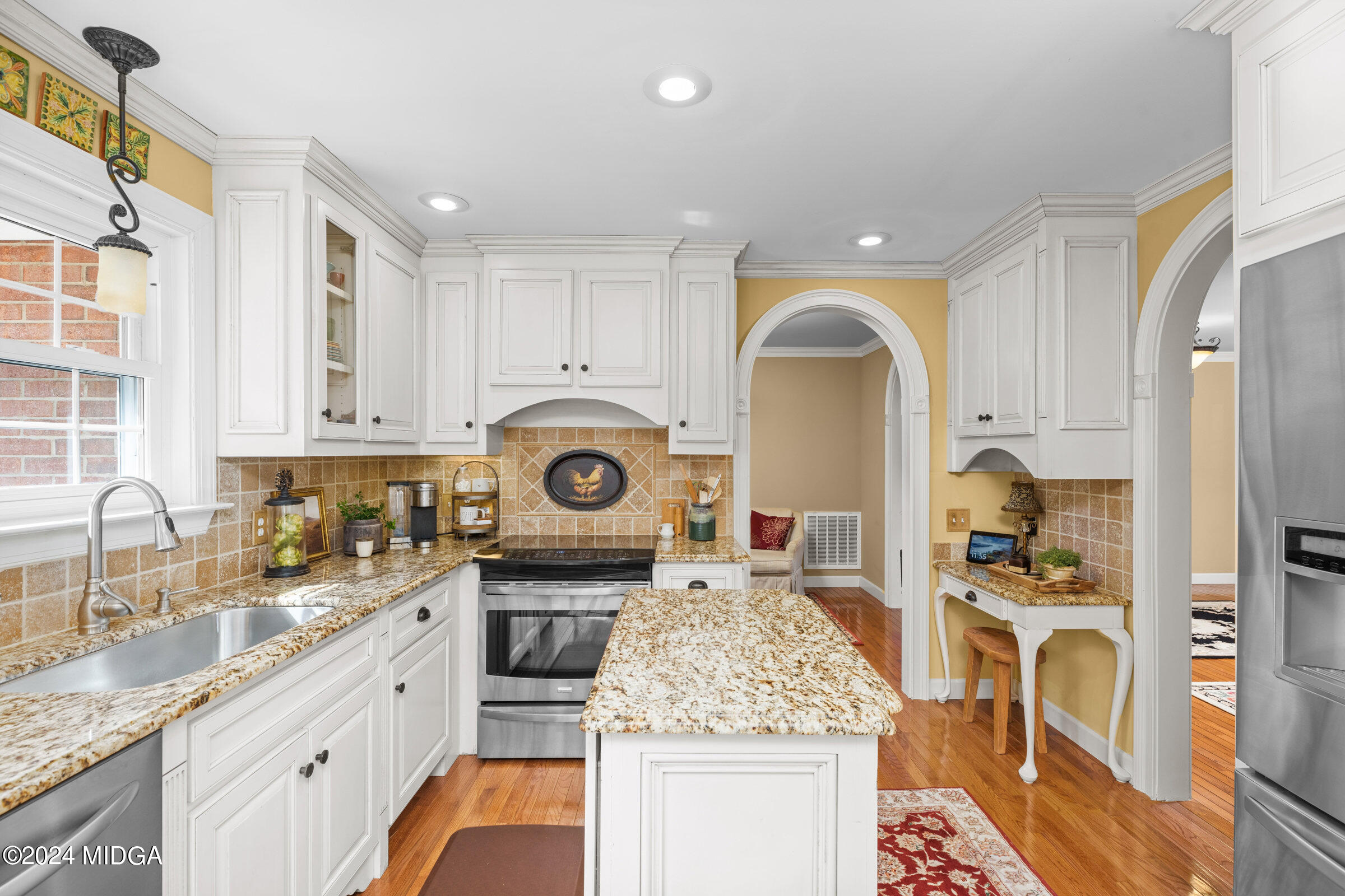 552 Plantation Road Gray, GA 31032 - Photo 15 of 38 a kitchen with a stove a sink and a cabinets