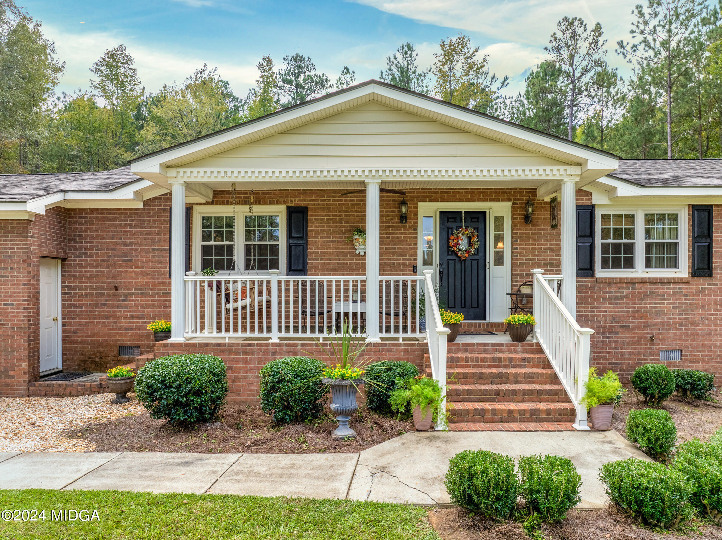 552 Plantation Road Gray, GA 31032 - Photo 2 of 38 a front view of a house with a yard