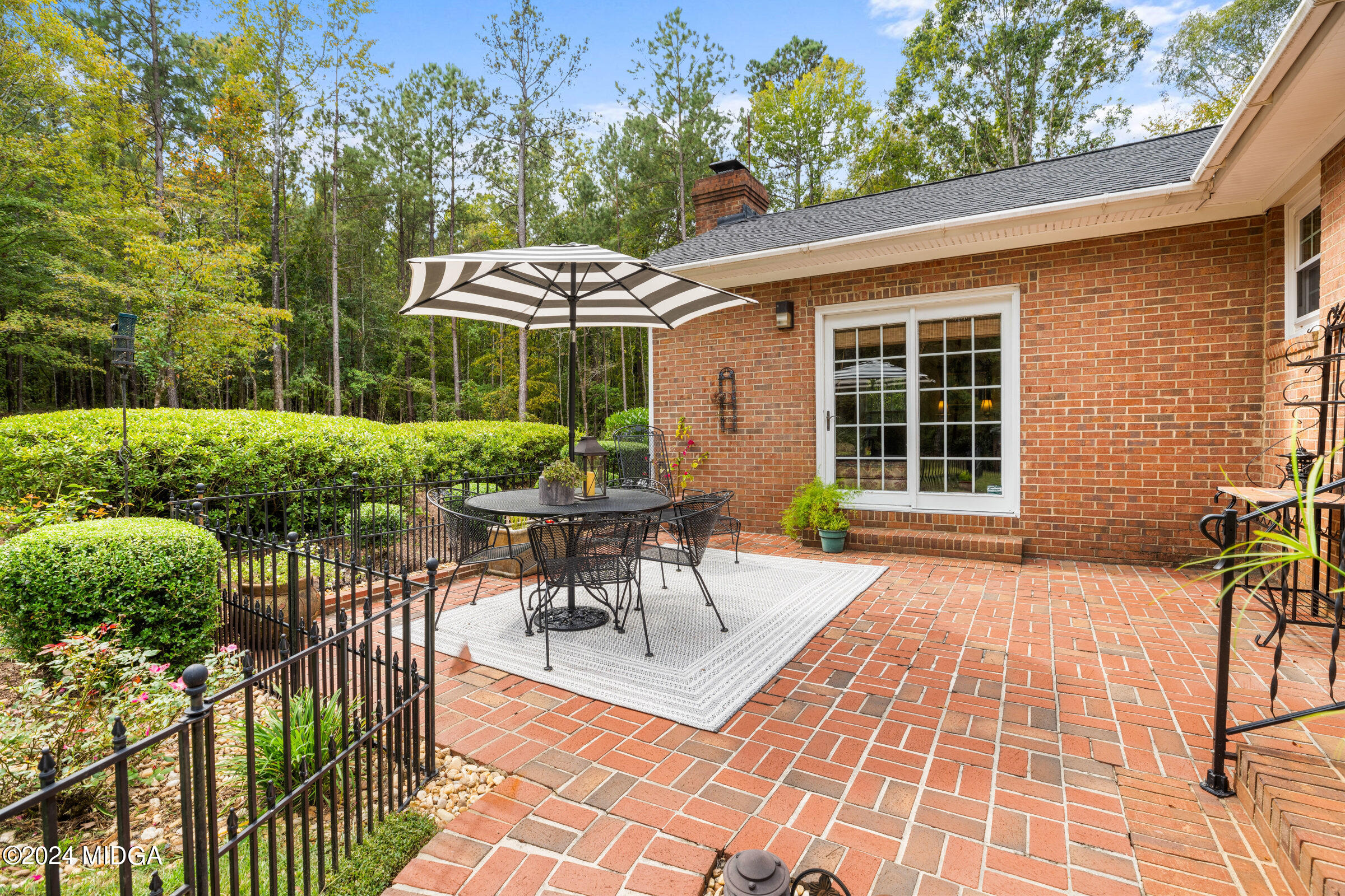 552 Plantation Road Gray, GA 31032 - Photo 30 of 38 a view of a patio with a table and chairs