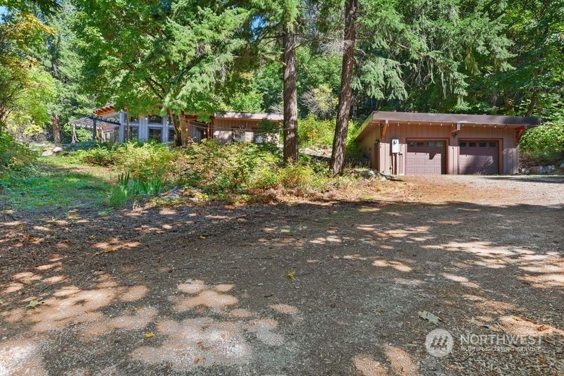 23510 White River Road Leavenworth, WA 98826 - Photo 2 of 39 a front view of a house with a garden