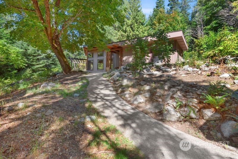 23510 White River Road Leavenworth, WA 98826 - Photo 3 of 39 a backyard of a house with lots of green space