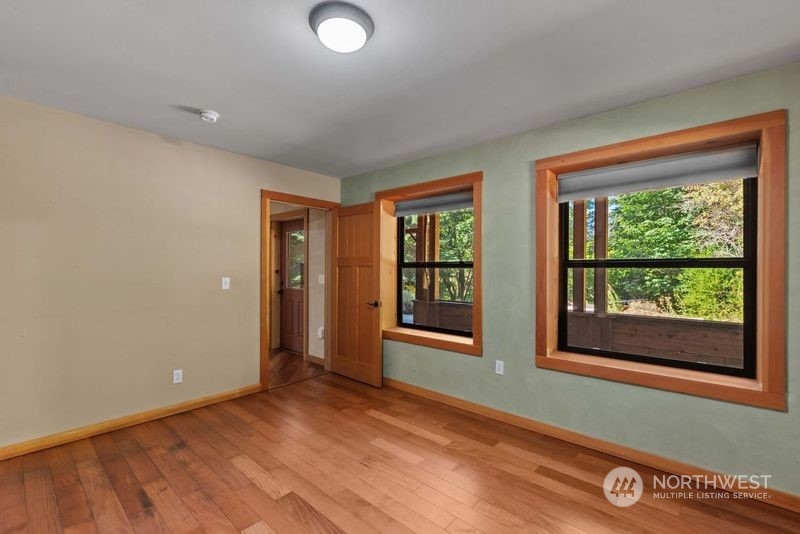 23510 White River Road Leavenworth, WA 98826 - Photo 33 of 39 an empty room with windows
