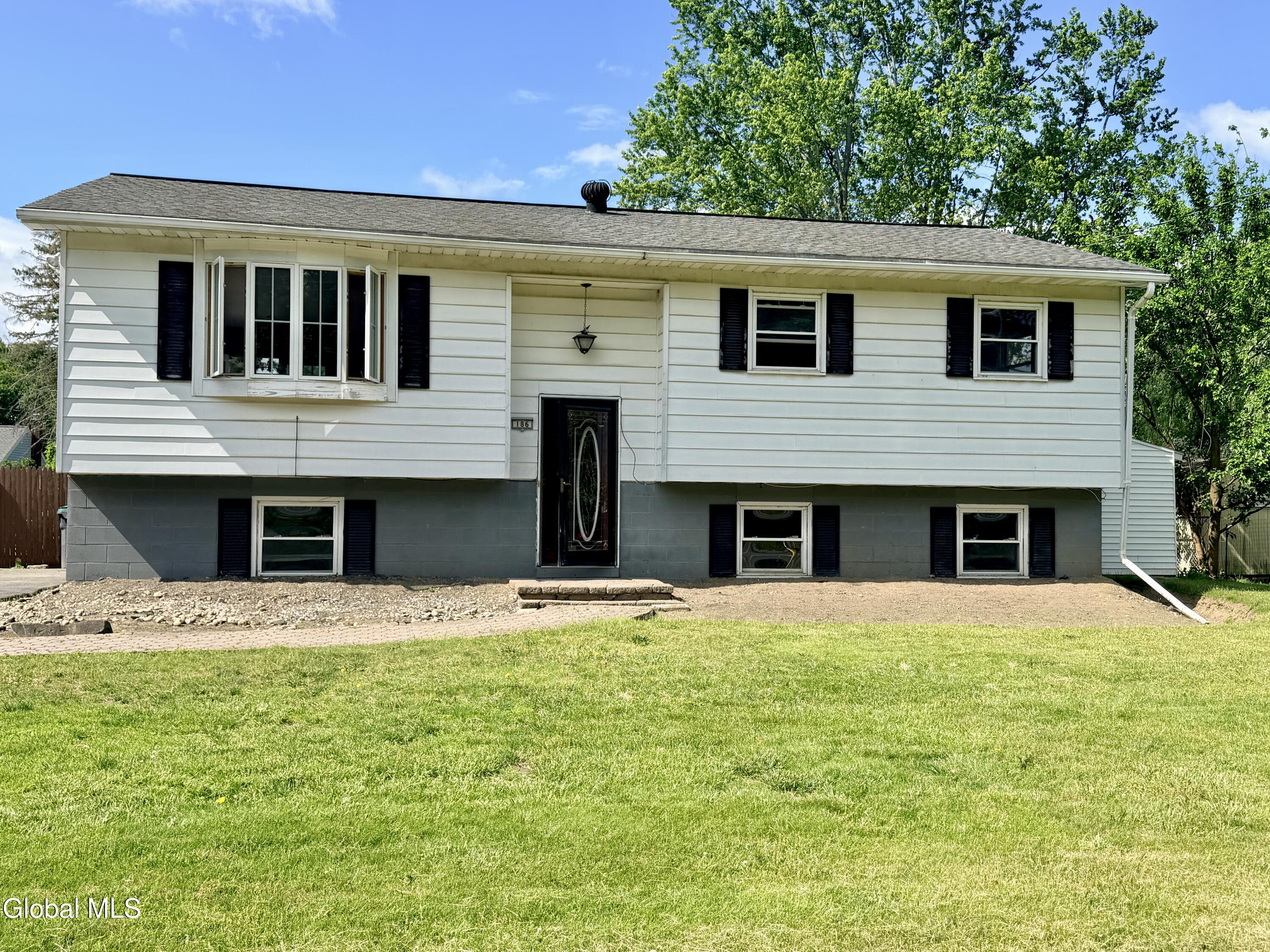 186 Middletown Road Waterford, NY 12188 - Photo 2 of 47 IMG_9618