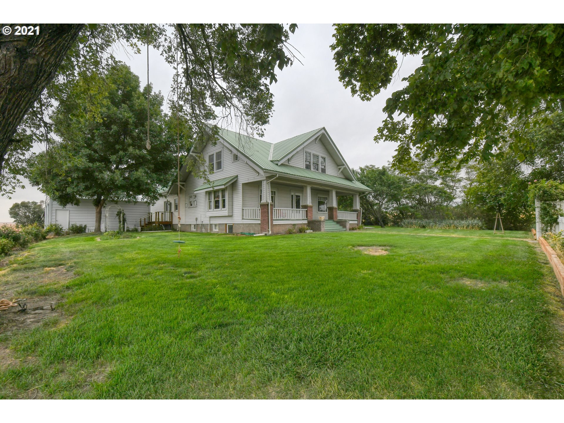 76223 Spring Hollow Road Adams, OR 97810 - Photo 2 of 30 a front view of a house with garden